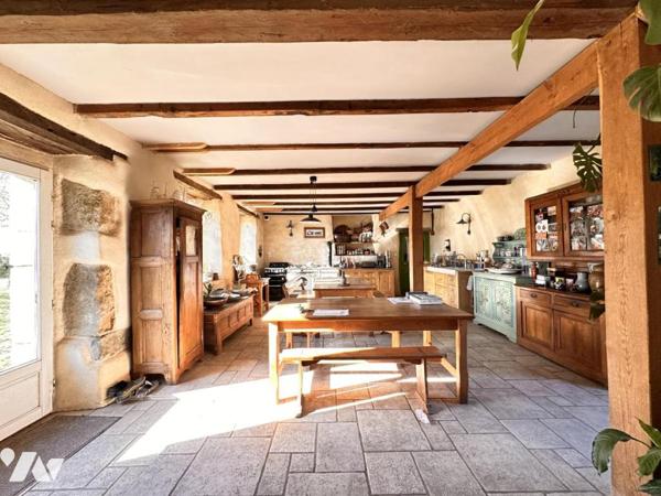 Ensemble immobilier de 360m² comprenant une maison de maître et de deux gîtes