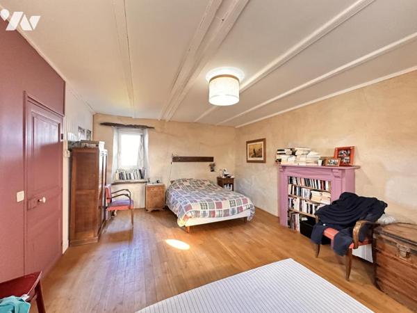 Ensemble immobilier de 360m² comprenant une maison de maître et de deux gîtes