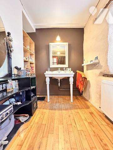 Ensemble immobilier de 360m² comprenant une maison de maître et de deux gîtes