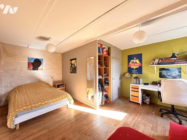 Ensemble immobilier de 360m² comprenant une maison de maître et de deux gîtes