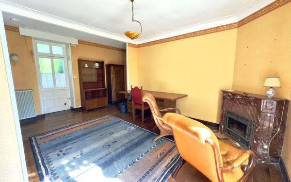 Maison à vendre    7 pièces •  Montreuil-Bonnin