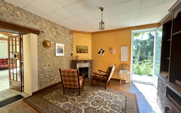 Maison à vendre    7 pièces •  Montreuil-Bonnin