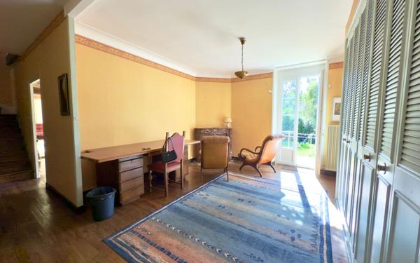 Maison à vendre    7 pièces •  Montreuil-Bonnin