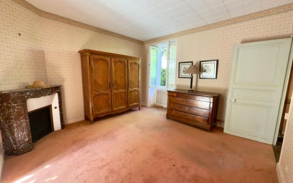 Maison à vendre    7 pièces •  Montreuil-Bonnin