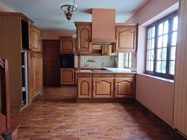 Maison près centre-bourg, 4 chambres garage jardin