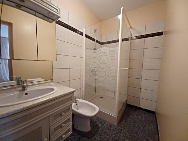 Maison près centre-bourg, 4 chambres garage jardin