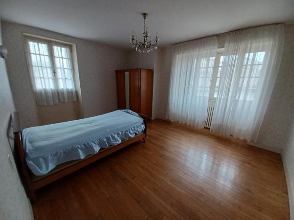 Maison près centre-bourg, 4 chambres garage jardin