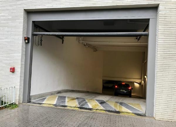 Stationnement à louer    Lyon 7