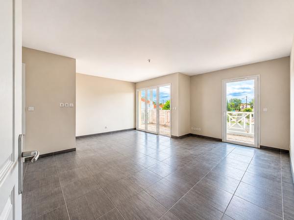 Appartement
         3 pièces
        - 61 m² 315 000 € *