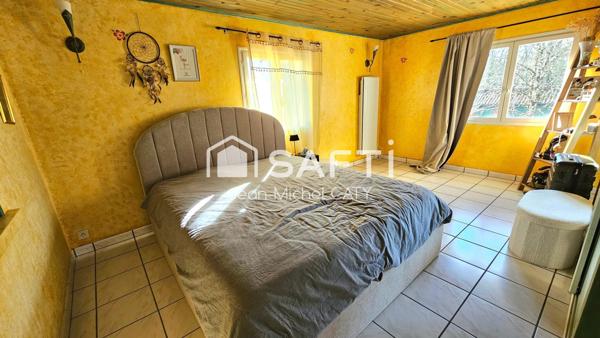 Maison de 176 m² sur sous-sol avec 1346 m² de terrain.