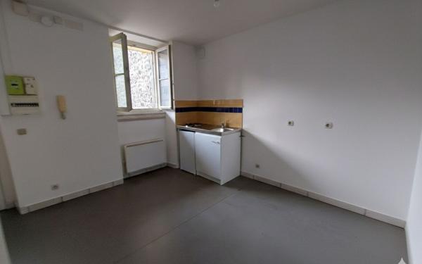 Appartement à louer    1 pièce •  Corbeil-Essonnes