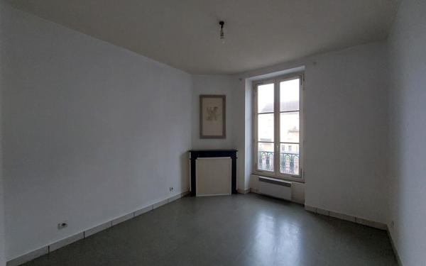 Appartement à louer    1 pièce •  Corbeil-Essonnes