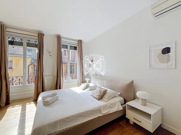 DUPLEX DE CHARME AU COEUR DE LYON