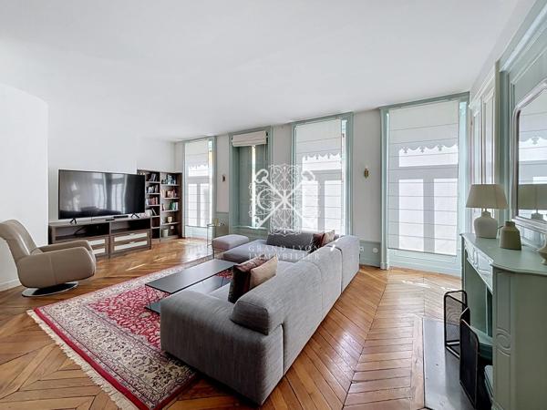 DUPLEX DE CHARME AU COEUR DE LYON