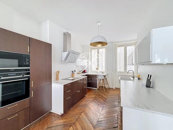DUPLEX DE CHARME AU COEUR DE LYON