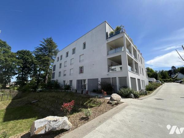 LA CHAPELLE SUR ERDRE, place de parking dans le bourg