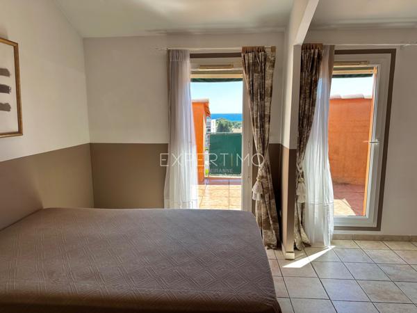 Carqueiranne (83320) Appartement duplex en dernier étage avec vue panoramique sur la mer
