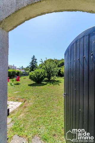Maison familiale et son grand jardin