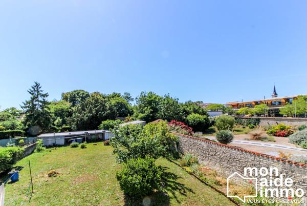 Maison familiale et son grand jardin