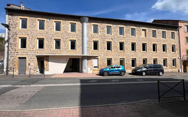 Immeuble à vendre    10 pièces •  Pont-Trambouze