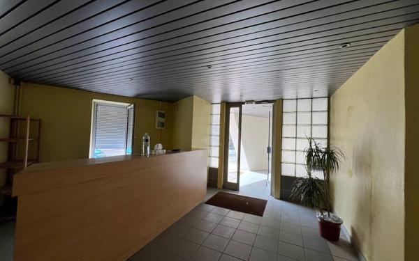 Immeuble à vendre    10 pièces •  Pont-Trambouze