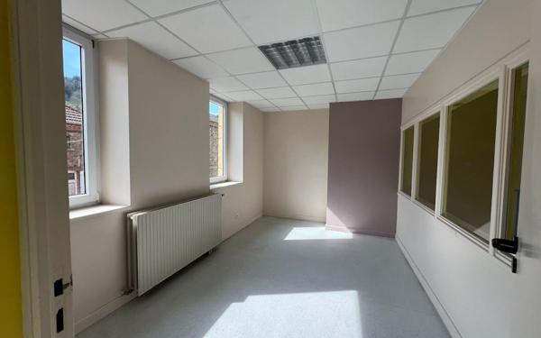 Immeuble à vendre    10 pièces •  Pont-Trambouze