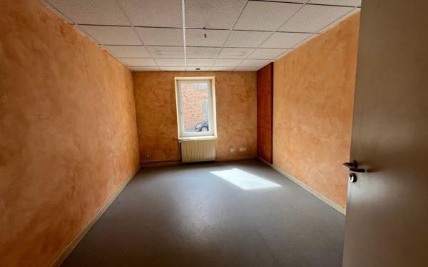 Immeuble à vendre    10 pièces •  Pont-Trambouze