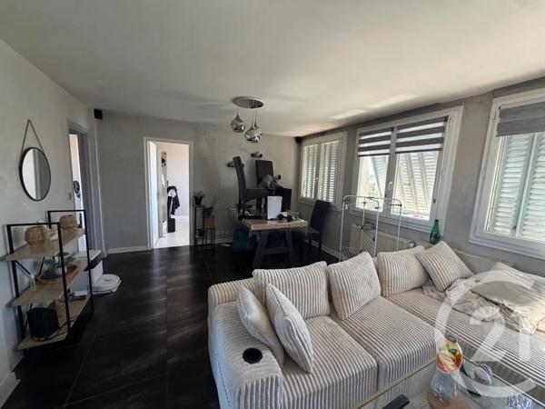 Appartement T3 à vendre  4 pièces - 67 m 2   AURILLAC  - 15