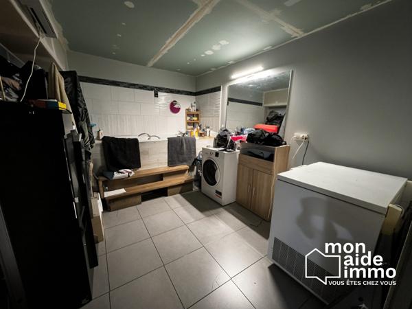 Grande maison en pierre à rénover + dépendance