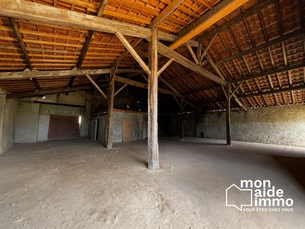 Grande maison en pierre à rénover + dépendance