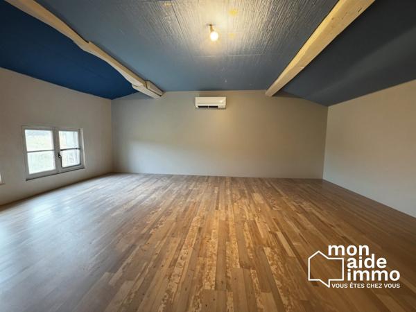 Grande maison en pierre à rénover + dépendance