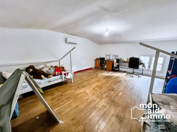 Grande maison en pierre à rénover + dépendance