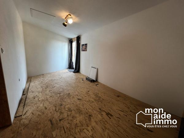 Grande maison en pierre à rénover + dépendance