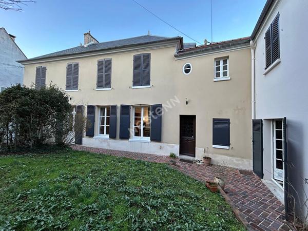 Maison de ville familiale de 8 pièces de 195m2 avec jardin et terrasse