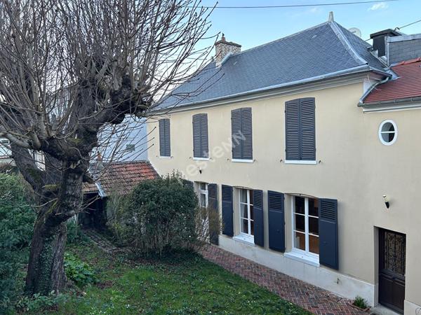Maison de ville familiale de 8 pièces de 195m2 avec jardin et terrasse