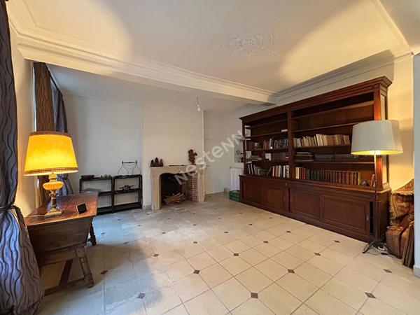 Maison de ville familiale de 8 pièces de 195m2 avec jardin et terrasse