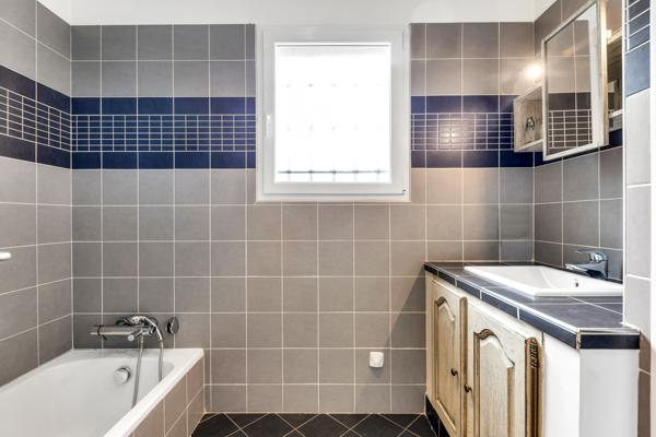 Draguignan (83300) DRAGUIGNAN secteur résidentiel Villa de PLAIN-PIED 140 m² Terrain plat 4278 m²