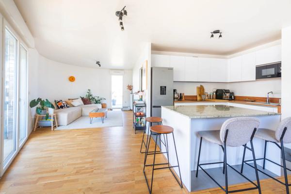 Appartement
         4 pièces
        - 82 m² Bien prestige