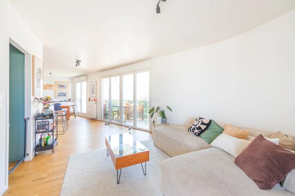 Appartement
         4 pièces
        - 82 m² Bien prestige