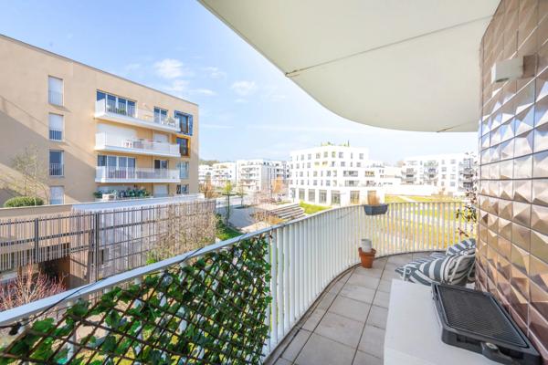Appartement
         4 pièces
        - 82 m² Bien prestige