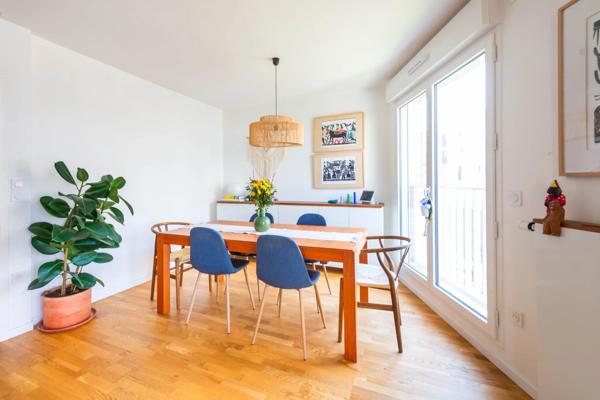 Appartement
         4 pièces
        - 82 m² Bien prestige