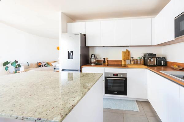 Appartement
         4 pièces
        - 82 m² Bien prestige