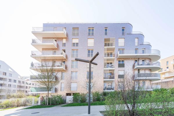 Appartement
         4 pièces
        - 82 m² Bien prestige