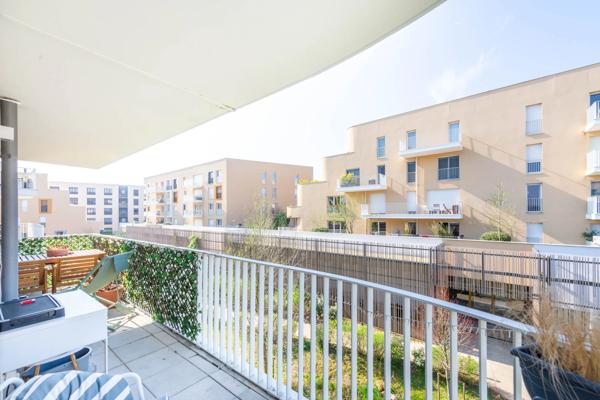Appartement
         4 pièces
        - 82 m² Bien prestige