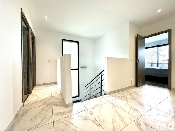 Maison 8 pièces de 182 m² à Noyal-Châtillon-sur-Seiche (35230)