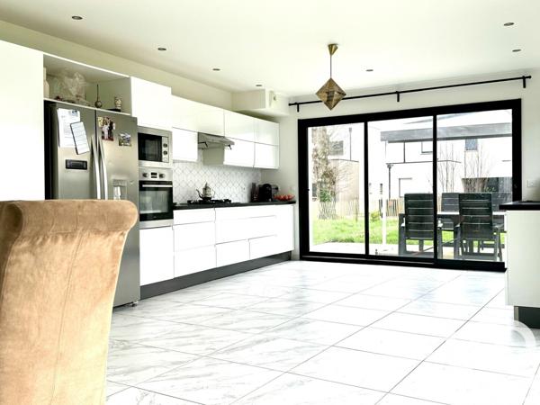 Maison 8 pièces de 182 m² à Noyal-Châtillon-sur-Seiche (35230)