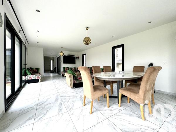 Maison 8 pièces de 182 m² à Noyal-Châtillon-sur-Seiche (35230)