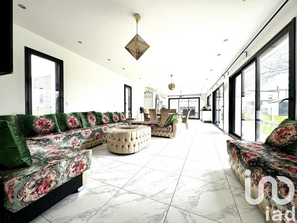 Maison 8 pièces de 182 m² à Noyal-Châtillon-sur-Seiche (35230)