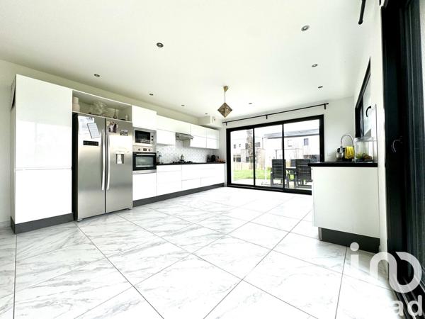 Maison 8 pièces de 182 m² à Noyal-Châtillon-sur-Seiche (35230)