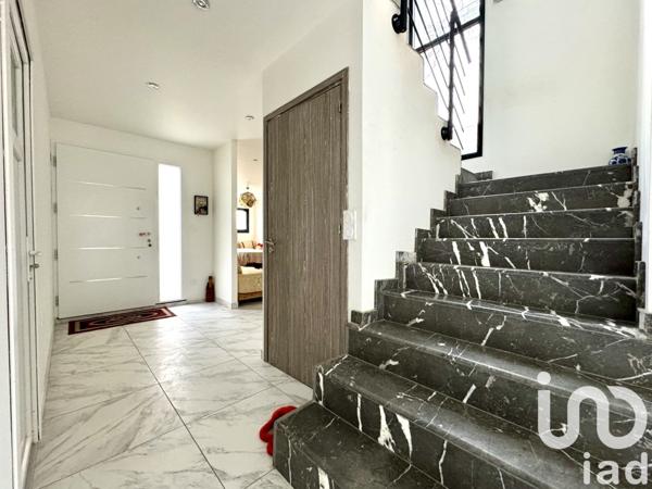 Maison 8 pièces de 182 m² à Noyal-Châtillon-sur-Seiche (35230)